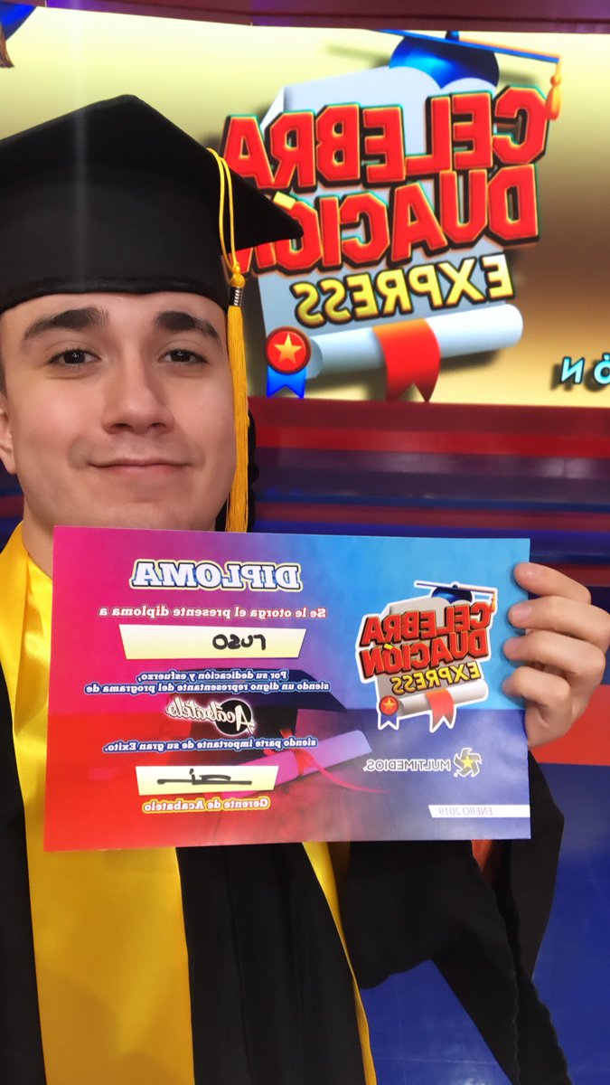 _rusovlogs's tweet photo. #Celebraduación #YoConRuso por favor necesito de su apoyo 😔 https://t.co/nO6h4ULGS3