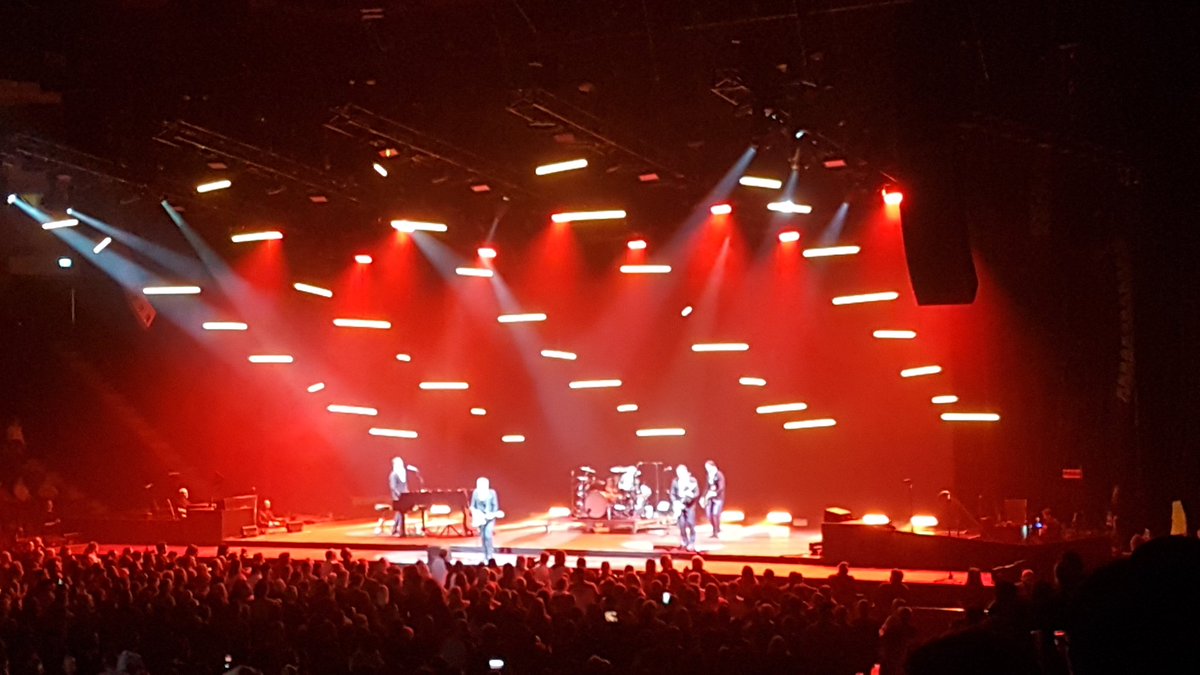 rolliecangolf's tweet photo. Great @bryanadams concert tonight in Halifax! Even better than his #RecklessTour concert 34 years ago! #BryanAdamsShineALight https://t.co/LTBu6MGwAQ