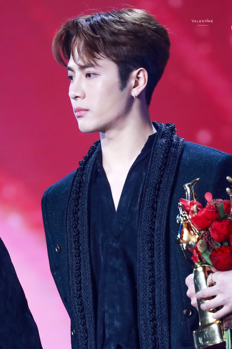 Valentine_852's tweet photo. 190106 골든디스크
Pick Up Your Weapon And Face It
There’ s Blood On The Crown Go And Take It✊🏻
#잭슨 #JacksonWang #Jackson #王嘉尔 #TheGeneration2 #Papillion #OKAY #DawnOfUs #FendiMan #DifferentGame https://t.co/zzpDD9bdT4