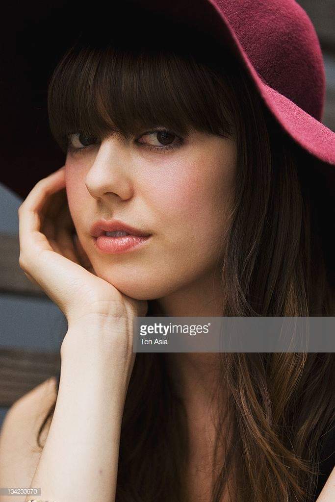 Diane Birch 
Birth 1983.1.24 Happy Birthday
 