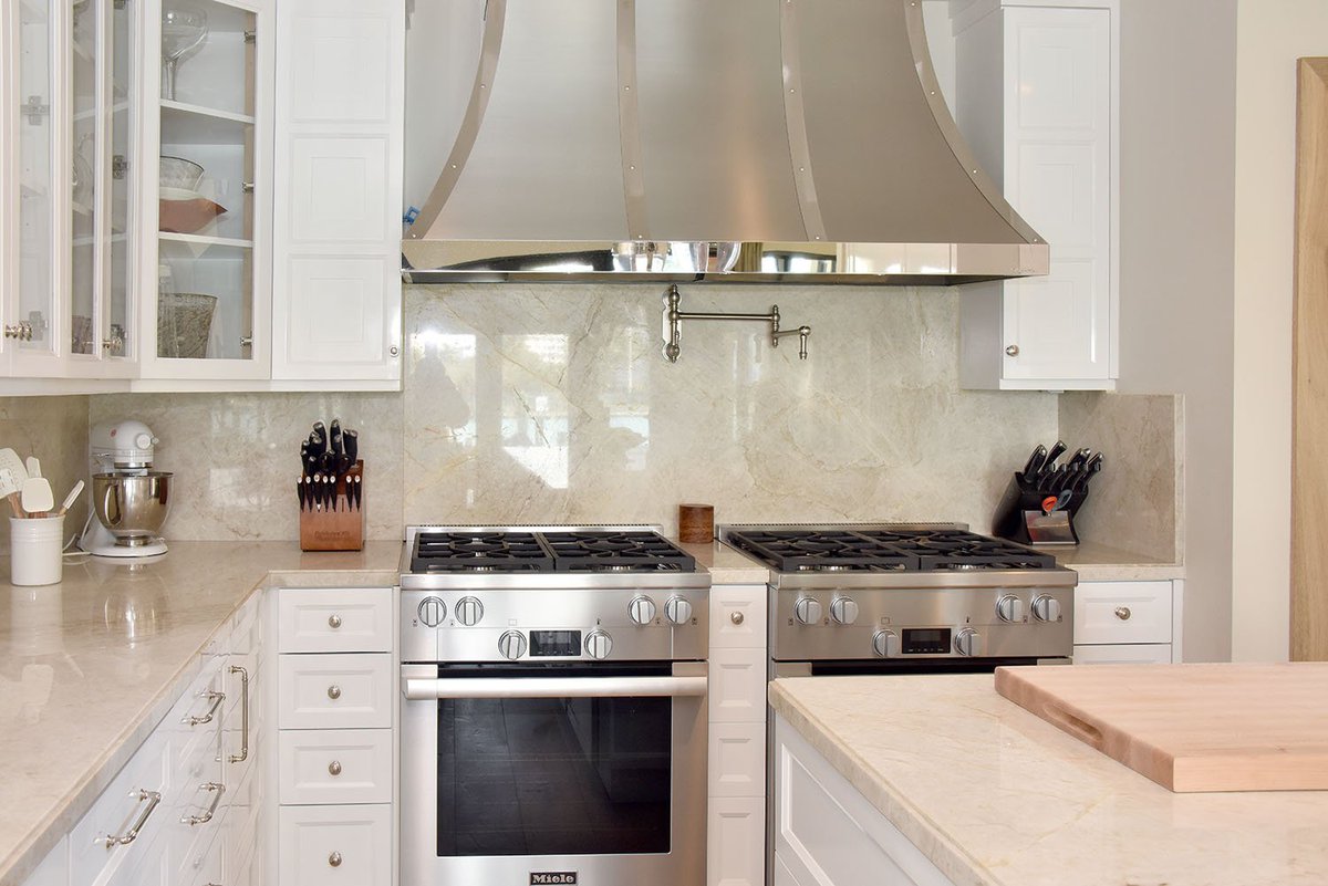 vvfurnitured's tweet image. Kitchens are the corner stone which transforms a house into a home. Our Designers know the importance of creating a space that is comfortable and accommodating.
buff.ly/2RDuLOM
.
.
.
#kitchendecor #customkitchendesigns #Moderndesign #ambiance
