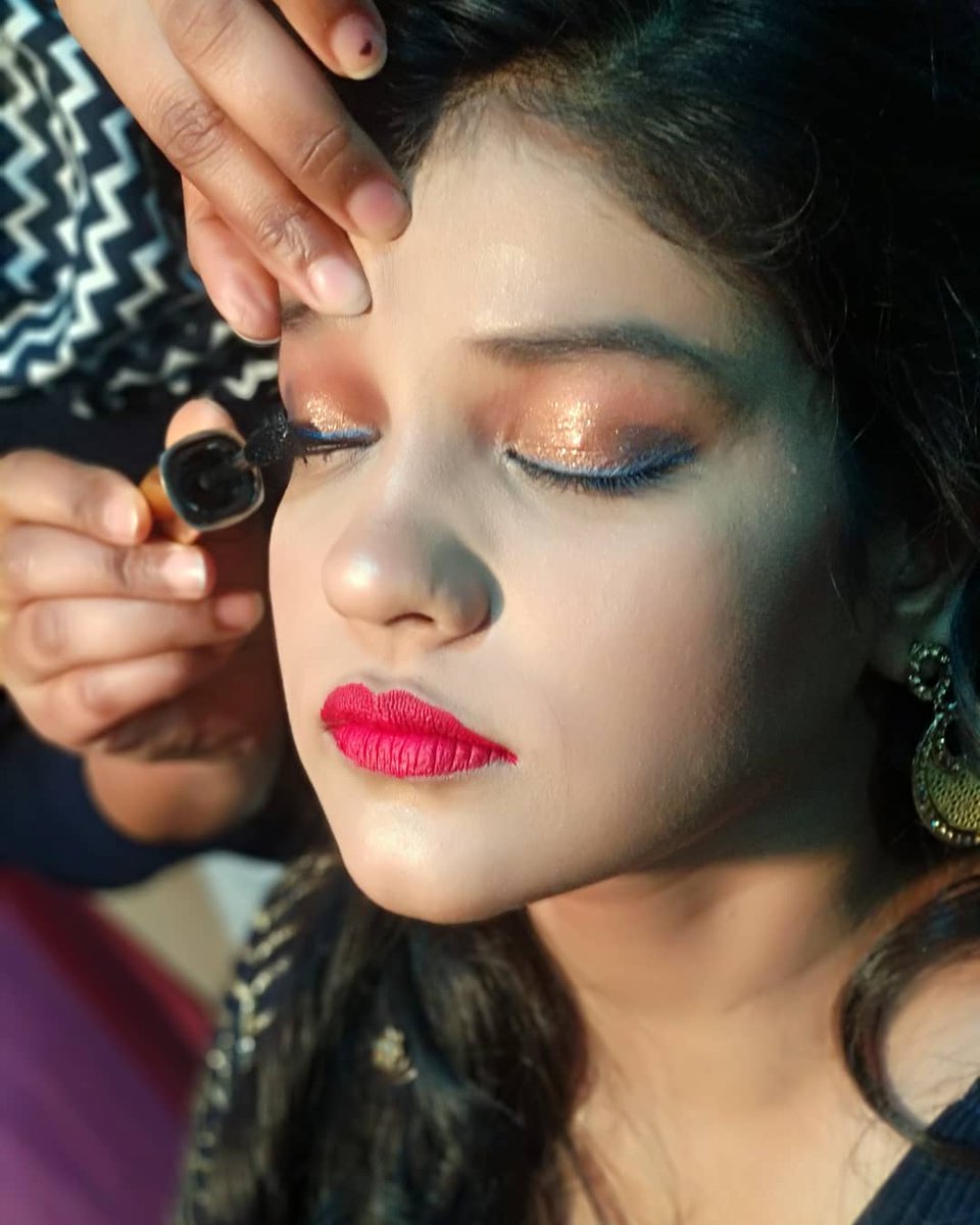 ABSBySwati's tweet photo. I can’t stop admiring how stunning she is looking😘😘💕💕 Now Book your appointment for #Makeup &amp; #Hairstyles #Partymakeup  #Wedding ,#Engagement
Winter offer - 
Premium @2100/-
Advance @1500/- Standard @1100/- #AgraBrideStudio By #ABSBySwati #Agra

Call ☎️9690968917, 6396717446 https://t.co/C00xCJuuZy