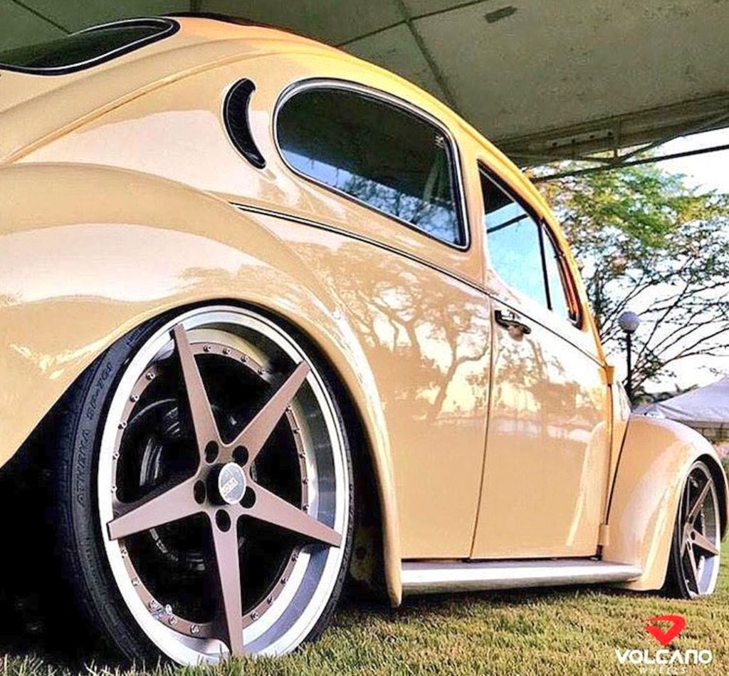 BCJr's tweet photo. #WheelsWednesday!🍻✨😉✌
#Volkswagen #VW #VWBeetle...🇩🇪
#VolcanoWheels #Wicked Beauty!👌
@Matzke_Marco @scuderiagta
@DP_Grouch @markrhysdavies
@Bertieschip @vividcloudofwat
@oliveri_pablo @IDEAMotorCars
@fokkerdude @Tato1979 @19Edg91
@FAFBulldog @LienhardRacing 👊💥 https://t.co/gIbIM4c8rK