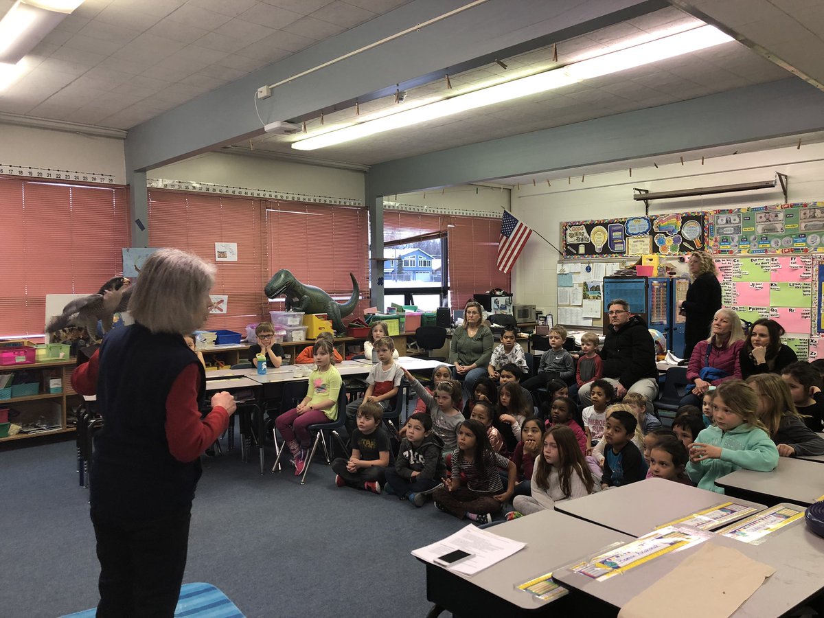 PrincipalAhrens's tweet photo. Students in Mrs. Thatch class learned about falcons today. Great connections with Social Studies curriculum. Go Orcas 🐳 #inletview #ASDinformation #Anchorage #education https://t.co/0jDj8df61r