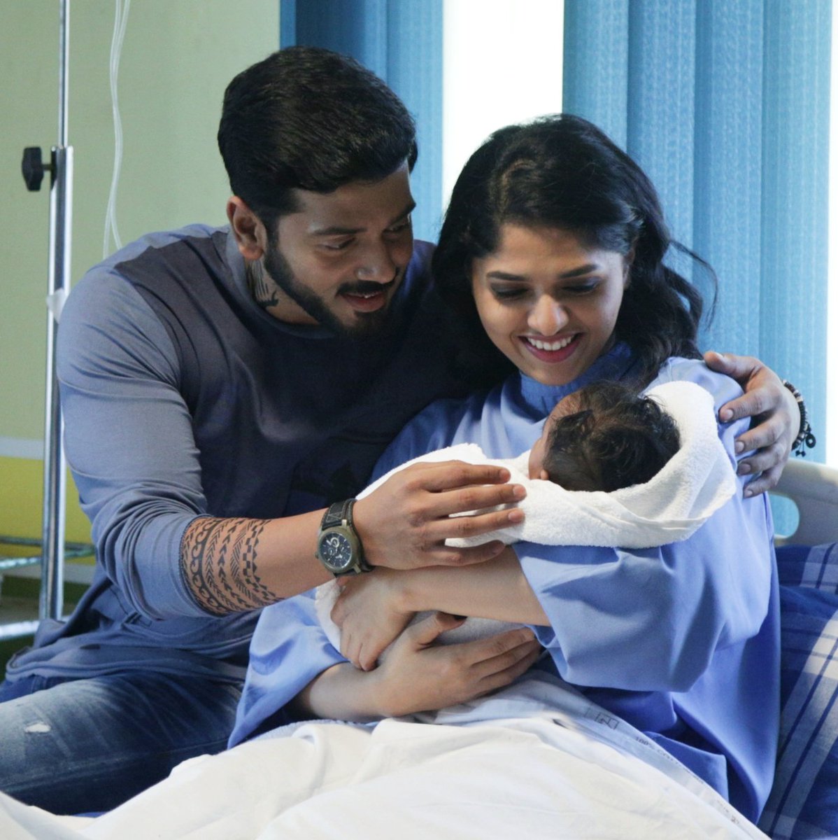 NNOVonViu's tweet photo. Can this dream of Om become a reality? Watch #NNOVonViu and tell us what happens in season one finale. 

#NilaNilaOdiVaa #webseries #Tamil #kollywood #family #lovestory #romcom @Ashwin_as_is @TheSunainaa @nandhini_js https://t.co/d2fAeZHN3p