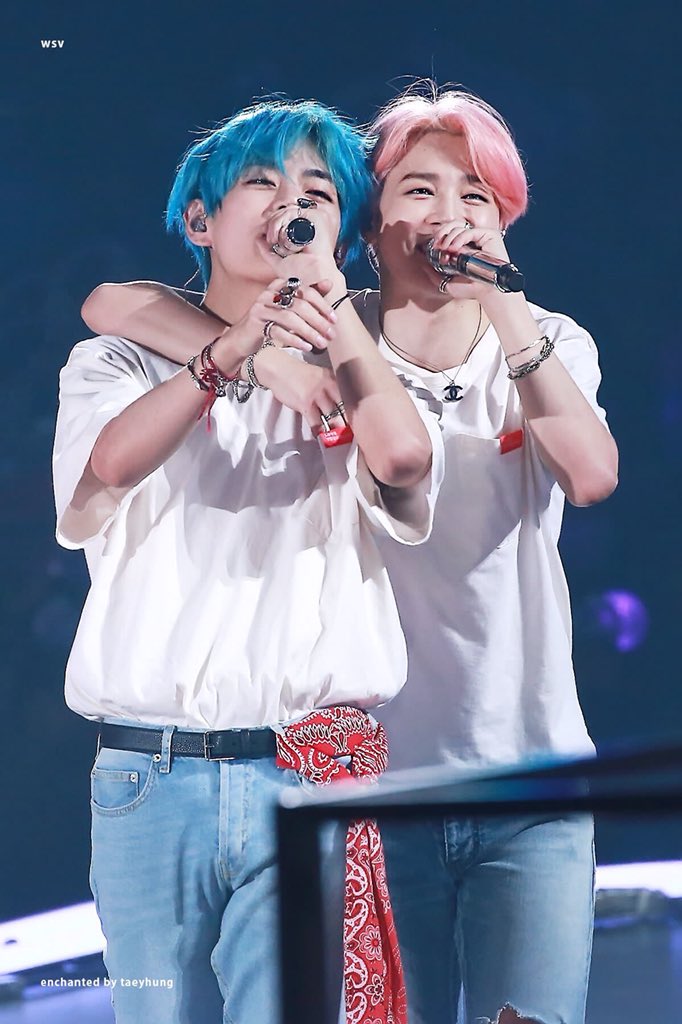 mo_leak's tweet photo. 🐥🐵👑 #방탄소년단 #V #BTSLoveYourselfTour #BTS @BTS_twt #Jimin #bighit #Vmin https://t.co/4ovRBw4Pur