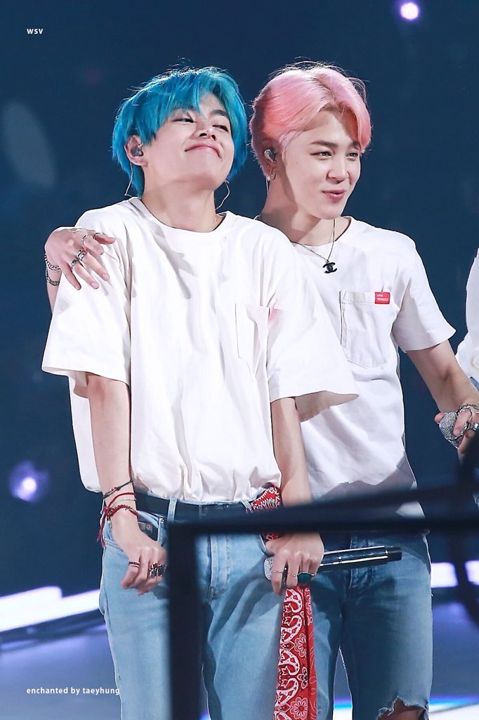 mo_leak's tweet photo. 🐥🐵👑 #방탄소년단 #V #BTSLoveYourselfTour #BTS @BTS_twt #Jimin #bighit #Vmin https://t.co/4ovRBw4Pur