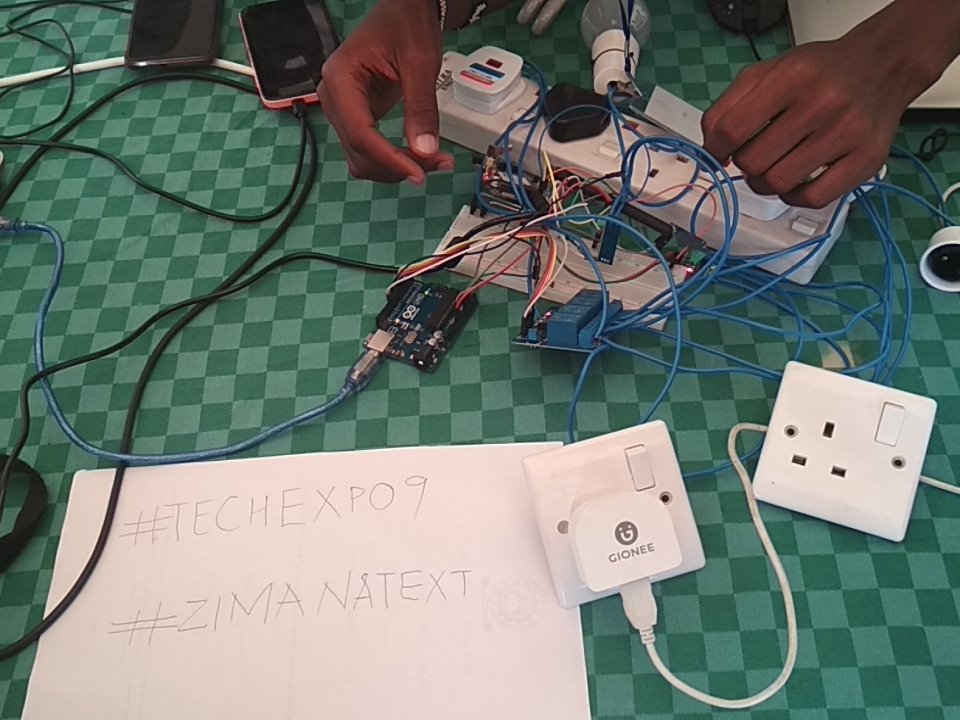 sayomatu_2_io's tweet photo. Hii nayo imeweza mbaya #ZimaNaText is an innovation that enables you control home appliances via your smartphone.For more of these innovations visit @DiscoverJKUAT Grad Square to learn more!!!
#TechExpo9 https://t.co/eX3J2H6UCl