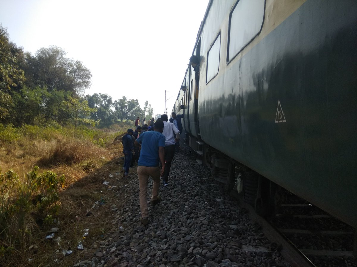 sanjeev (@prasadsanjeev23) on Twitter photo #FireInRail <a href="/RailMinIndia/">Ministry of Railways</a> <a href="/PiyushGoyal/">Piyush Goyal</a> @drmdelhi Fire in Train No 12212 Boggi No G5 #FireInRail <a href="/RailMinIndia/">Ministry of Railways</a> <a href="/PiyushGoyal/">Piyush Goyal</a> @drmdelhi Fire in Train No 12212 Boggi No G5