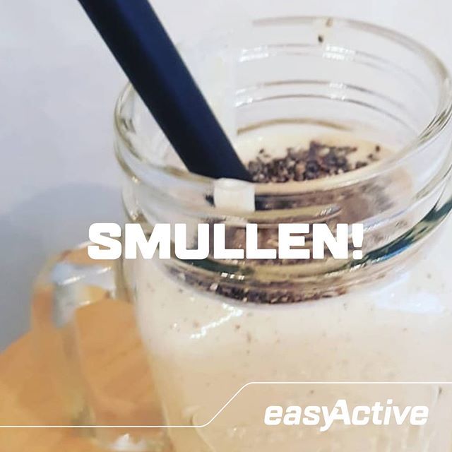EasyActive6700's tweet photo. PINDAKAAS BANAAN SMOOTHIE
Het is vandaag Nationale Pindakaas dag! 
Vind jij pindakaas ook zo lekker? Het is ook nog eens super gezond.
Pindakaas bestaat gemiddeld voor 40 procent uit vet. Maar wel bijna alleen maar gezonde, onverzadigde vetten (79 procen… https://t.co/aNcieTbOzh https://t.co/Iem1eZoToC