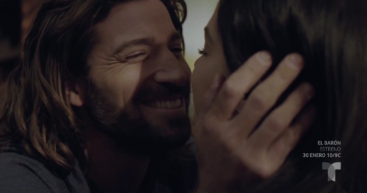 ChocarroARG's tweet image. #Fotos #Capítulo66 #SraAcero5 #AlbertoyVicenta @DavidChocarro @CaroMirandaOf 💚😍 #3