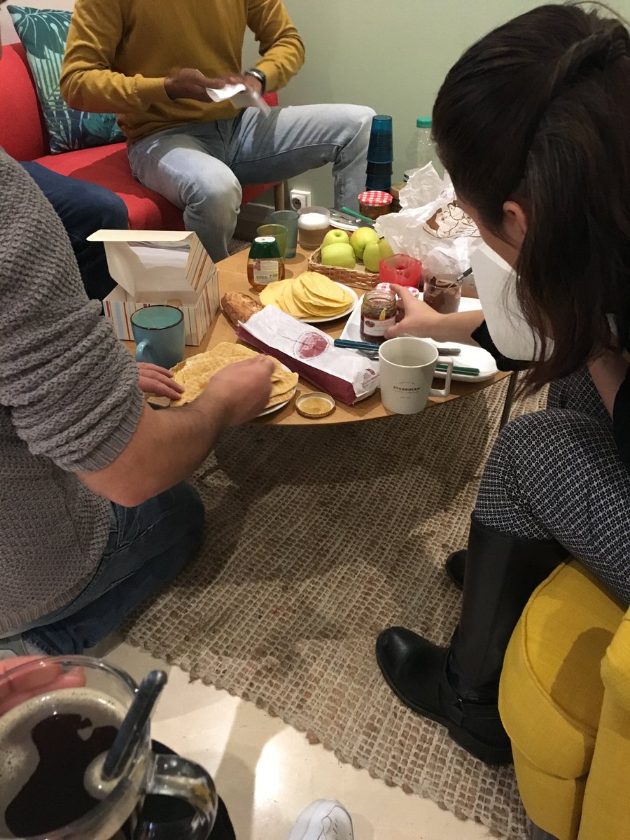 TE_agency's tweet photo. TETEAM : Instant PDJ : place au voyage ce matin autour du petit déjeuner, crêpes à la fleur d'oranger et gaufres suédoises 😍🤗
#digitalagency #foodlover #technologyeverywhere https://t.co/iHrYVfvFTr