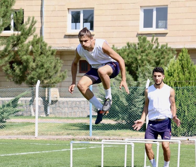 Beylikdüzüspor’un orta sahası 1998 doğumlu Gürkan Er ile sözleşme imzalanmıştır.
Yeşil-Sarı formamız altında başarılar diliyoruz... 🔰