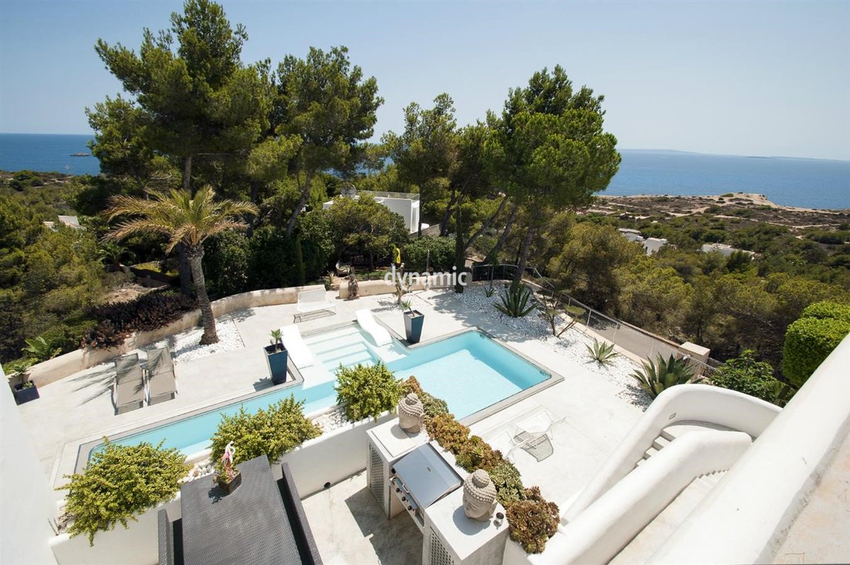 Our third pick of the week for spending #spring on #Ibiza is Villa Volcan, an incredible 5 bedroom villa situated on a hilltop surrounded by nature and the stunning blue sea. 
Escape to sunshine early this Spring.
ow.ly/KyR530nnEIp