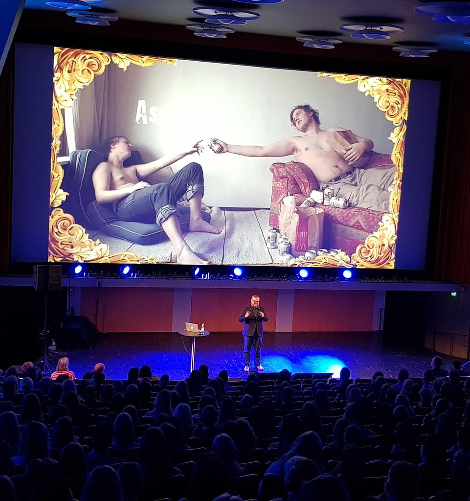 TaijaKn's tweet photo. #kypa19 ja yritteliäs identiteetti By @petrirajaniemi. #vapautapotentiaalisi @SuomenEkonomit https://t.co/YatepBvx71