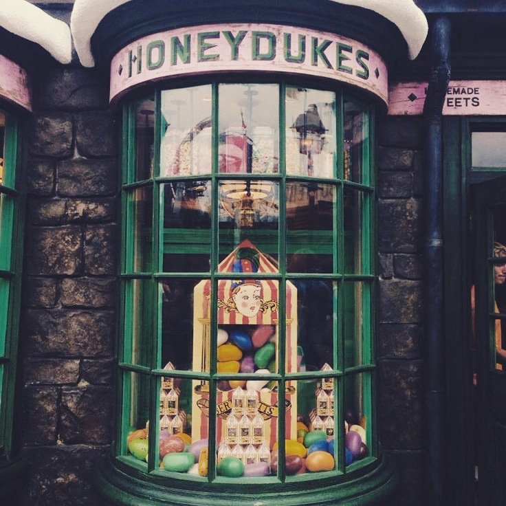 Este sábado, el creador de los dulces Bertie Bott visita Hogwarts y podrán aprender como es su elaboración. 
Además, habrá diferentes pruebas y podrán ganar premios increibles. 

+Info en Discord

#HarryPotter #Hogwarts #Slytherin #Gryffindor #Hufflepuff  #Ravenclaw #HoneyDukes