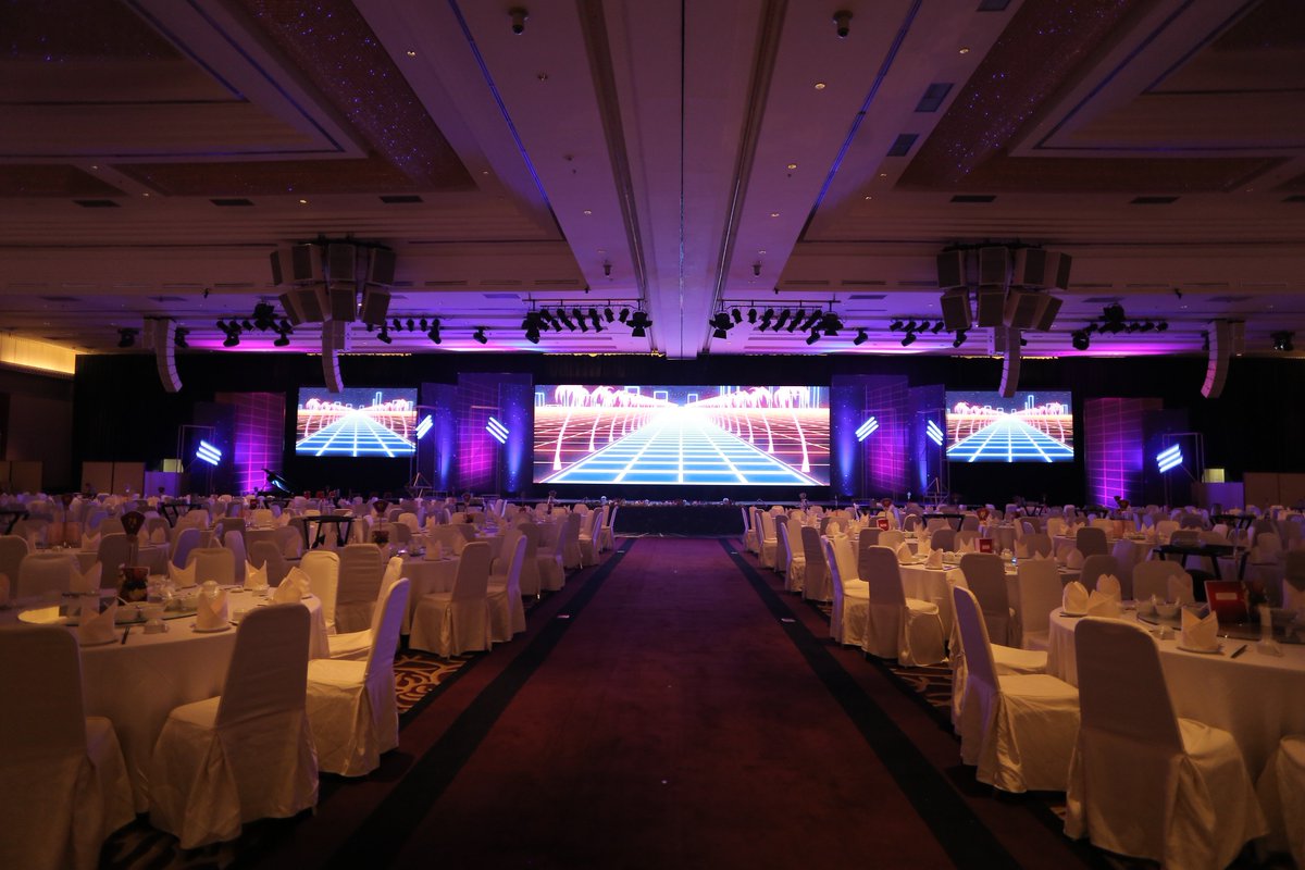 BringBack80's tweet image. Wedding theme with Synthwave - retrowave - futurist - neo retro wave in it
the first total #synthwavewedding in the world