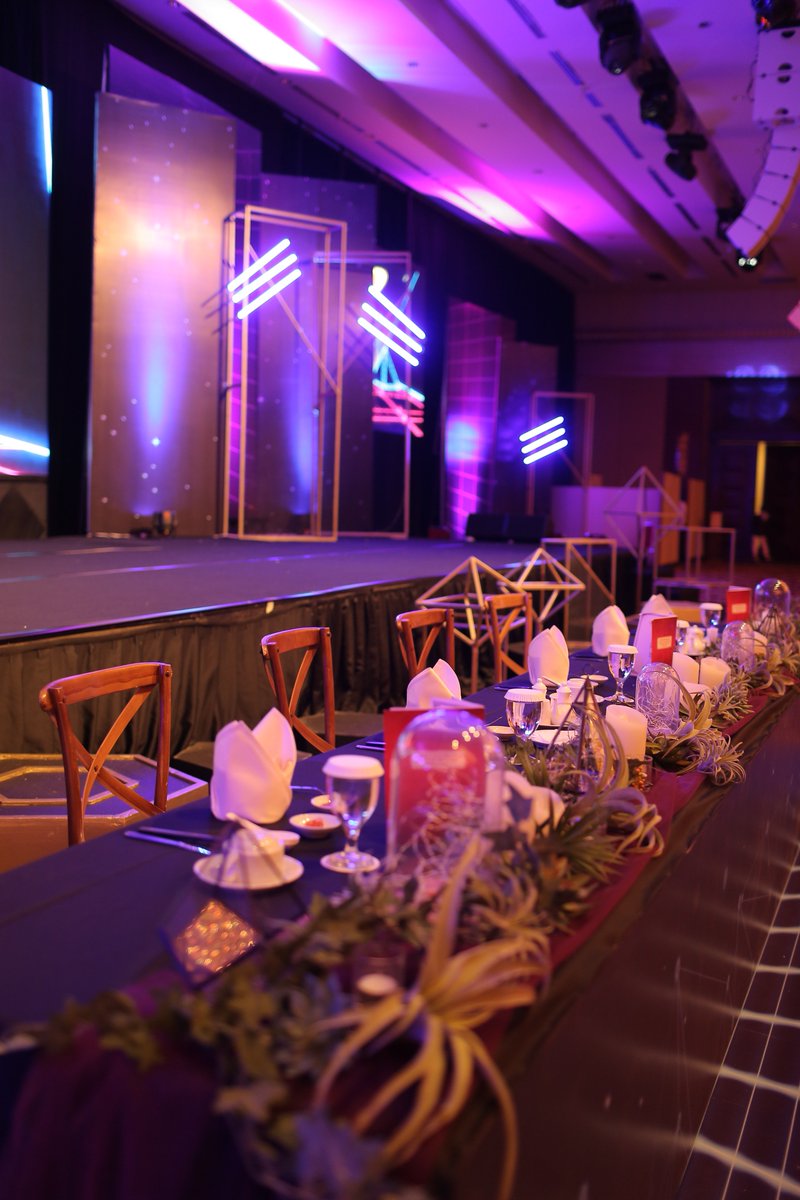 BringBack80's tweet image. Wedding theme with Synthwave - retrowave - futurist - neo retro wave in it
the first total #synthwavewedding in the world