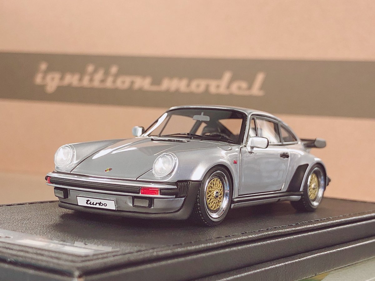 イグニッションモデルの新商品 1/43スケール ポルシェ 911 (930