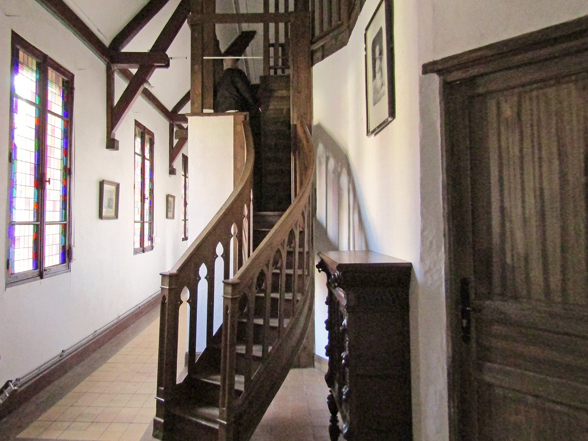 Escape to the <a href="/ChateaudeslysEn/">Chateau des Lys UK</a>  🇫🇷 6 May &amp; 17 June - 4 Days

HERE'S YOUR CHANCE TO STAY IN A TRADITIONAL FRENCH CHATEAU, AS SEEN ON THE HIT CHANNEL 4 SHOW 'ESCAPE TO THE CHATEAU DIY' Call 023 8040 4536 or click here for full details: goo.gl/hGpprS #Thursday
#Holiday