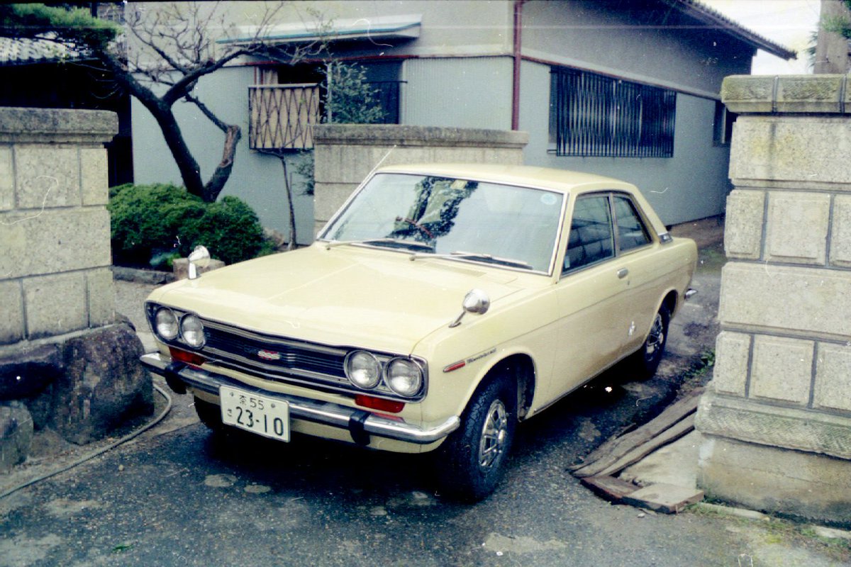 Rock 7 日産 ブルーバード 1800sssクーペ 510 50年前に親父が初めて買ったクルマ 欲しいというか一回乗ってみたい Sssクーペという謎のネーミングも見所 普通にメーターを振り切る程度のスピードは出たらしいが 写真はその50年前の親父の愛車