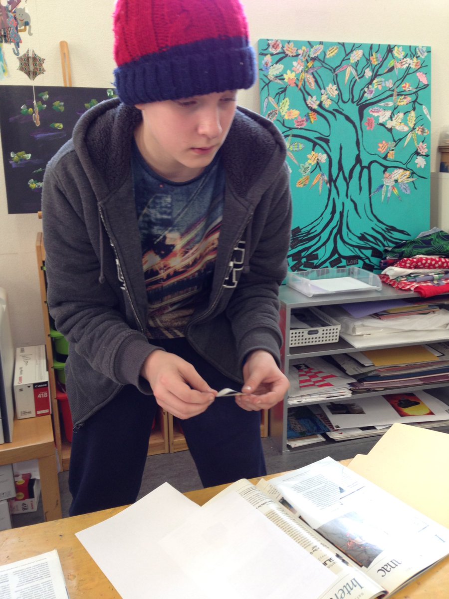 MSTokyoArt's tweet photo. Middle school busy with their art project. #MSTart #MSTimagination https://t.co/EoAancidUx