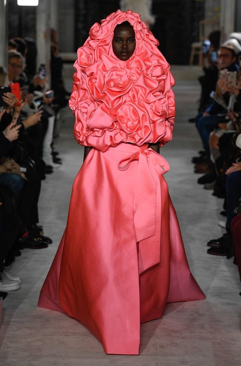 Vogue France on X: Organic shapes at the Valentino haute couture show -->   © Filippo Fior /    / X