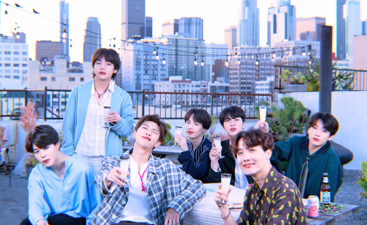 Billows_lan's tweet photo. Army, Please come and vote for @BTS_twt #BestFanArmy #BTSARMY #iHeartAwards https://t.co/EUqD3Lio9e