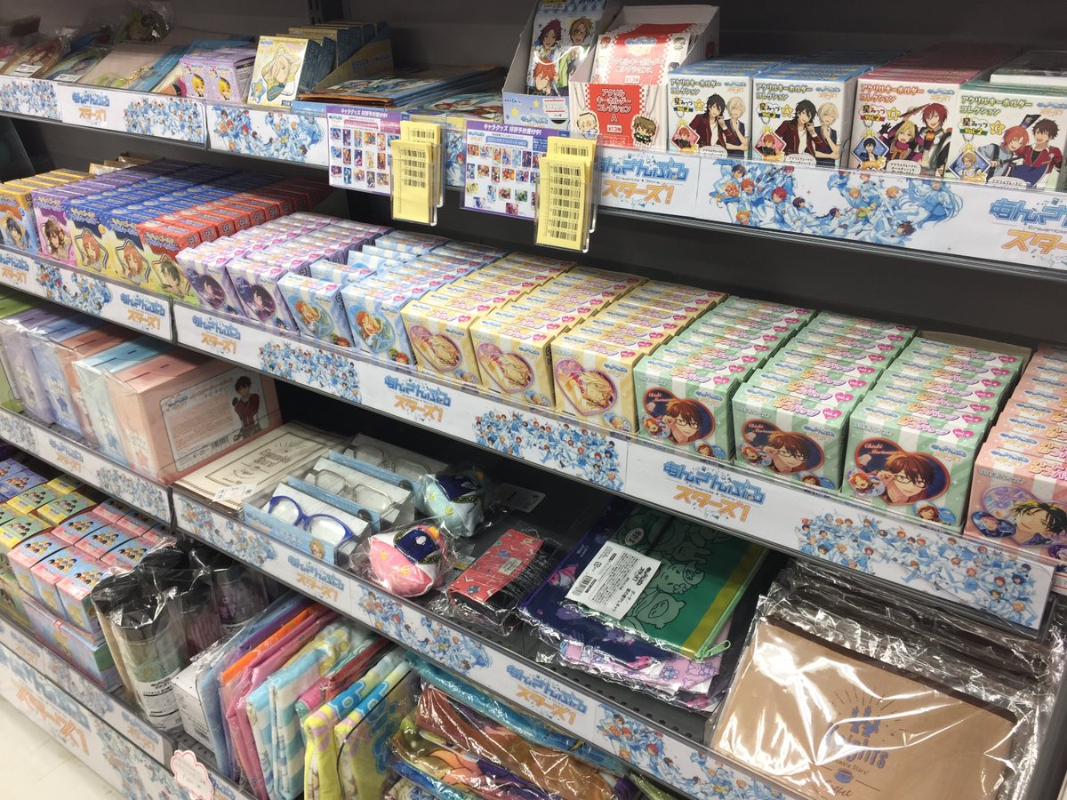 アニメイト津田沼 毎日11時から営業 入荷情報 あんさんぶるスターズ ハートカンバッジvol 1 Vol 5 と ピカピカ ゴールドアクリルキーホルダーa D が入荷致しました 店頭にて好評販売中ダヌ ご来店お待ちしております