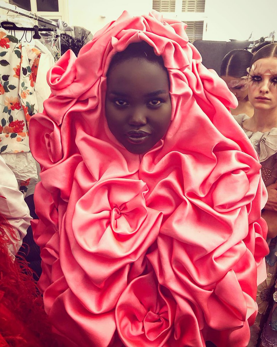themodist's tweet photo. @MaisonValentino has us head over heels for show-stopping blush blooms. From crystals at @Chanel to veils at @Dior, Couture Week’s catwalks were awash with 2019’s most-coveted accessory: uber chic head covers. #TheModist #CoutureWeek 📸: @derekblasberg https://t.co/tc9jskS4Lr