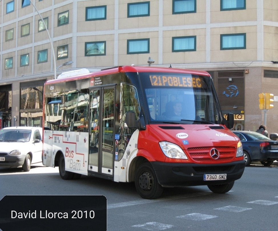 cityclass35's tweet photo. Bon dijous. Comencem amb la 121 de @TMB_Barcelona i aquest @Evobus_spain @HectorG_Burgos @acemabcn @amicsdelbus @OttCalsina @juanjopuntcat @jrtauste @miniautobusero @LlopMiQuel https://t.co/PyHs2SKZ5S