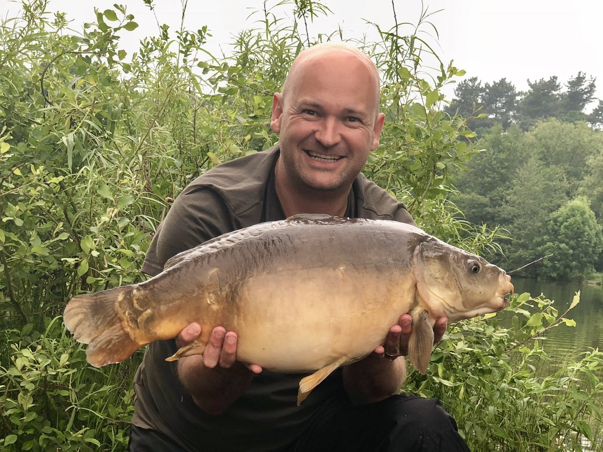 fishingfamilyuk's tweet image. #tbt one that Cosmo let me poach from his margin spot! #takeyourkidsfishing #makeitfun #carp #mirrorcarp #carpfishing #carpy #fish #fishing #fishinglife #fishingfamily #gethookedonfishing #getfishing #coarsefishing #catchandrelease
