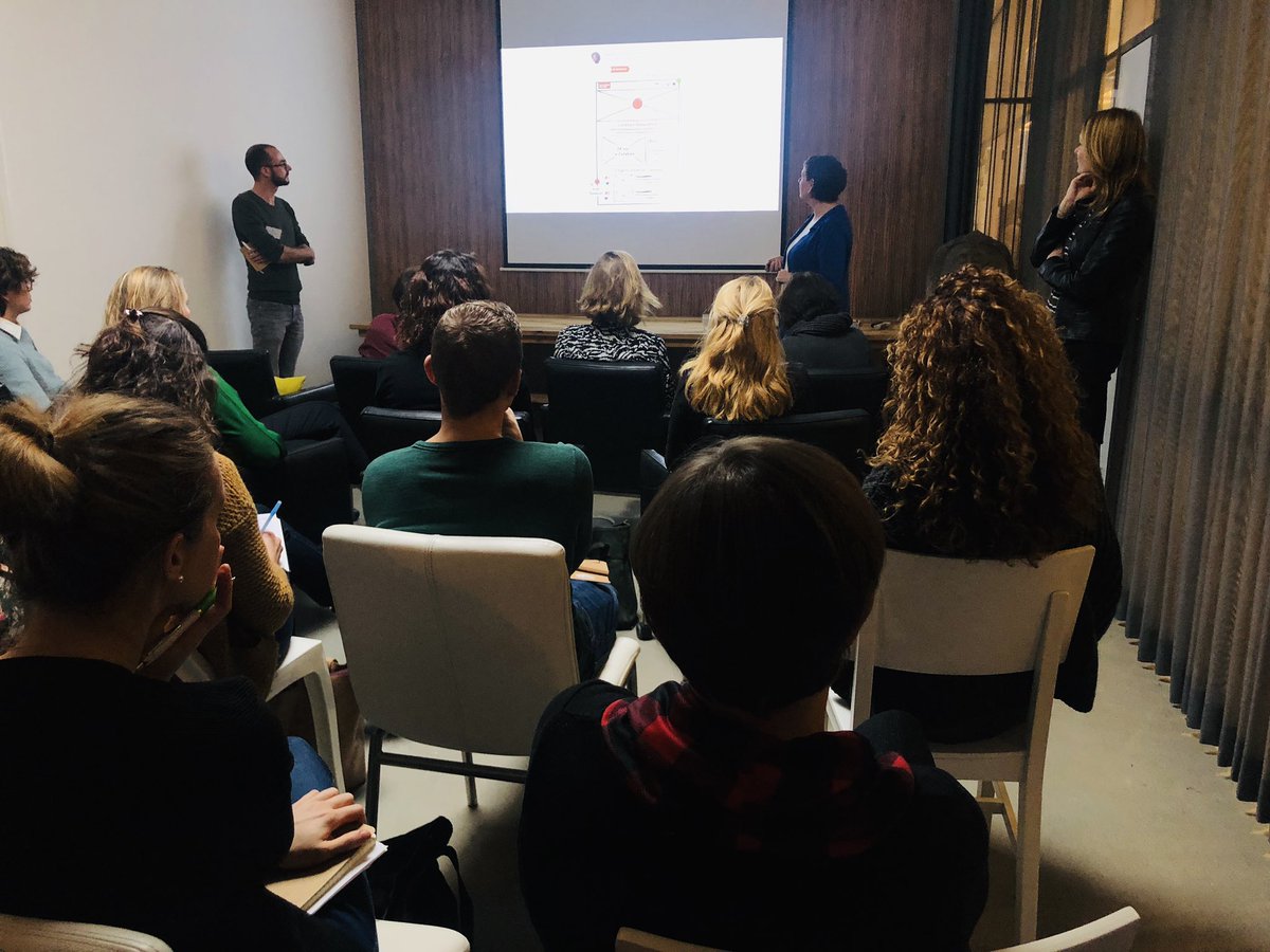 Internationale #bijzondereontmoeting tijdens het bespreken van de #Waasland Case met @timbottelberghe. Hoe ga je van DNA naar brandstory? @ServiavanderLaak: “Vertaal jouw onvervreemdbare kern naar een blend van user tasks en businessgoals”.