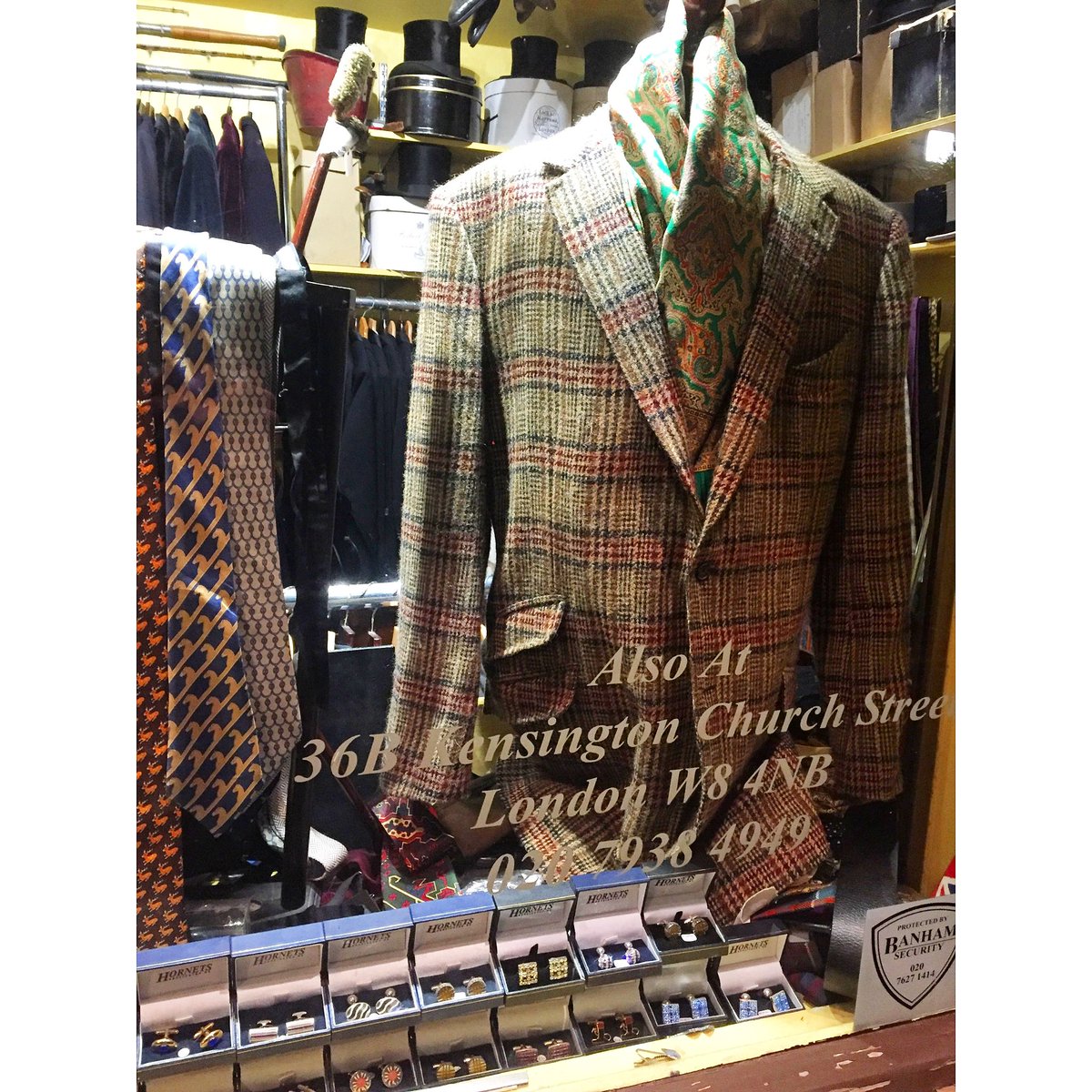 HornetsW8's tweet image. The John Pearse brown and red bespoke tweed jacket, in the window in Church Walk. size 42.

#tweedjacket #johnpearse #tweedstyle #mensvintage #mensstyle