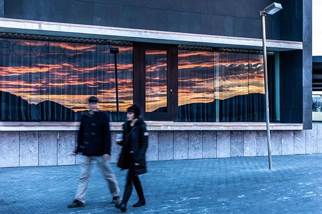 enzus's tweet image. Reflections of a sunset
.
.
.
.
#sunset_pics #sunsetreflection #sunsetreflected #warmcolours #coldcolours #cloudline #skyporn #SPiCollective #thestreetphotographyhub #eyeshotmag #burnmagazine #dpsp_street #streetphotography #street_photo_club #streetphot… instagram.com/p/BtAoCRkgSb1/
