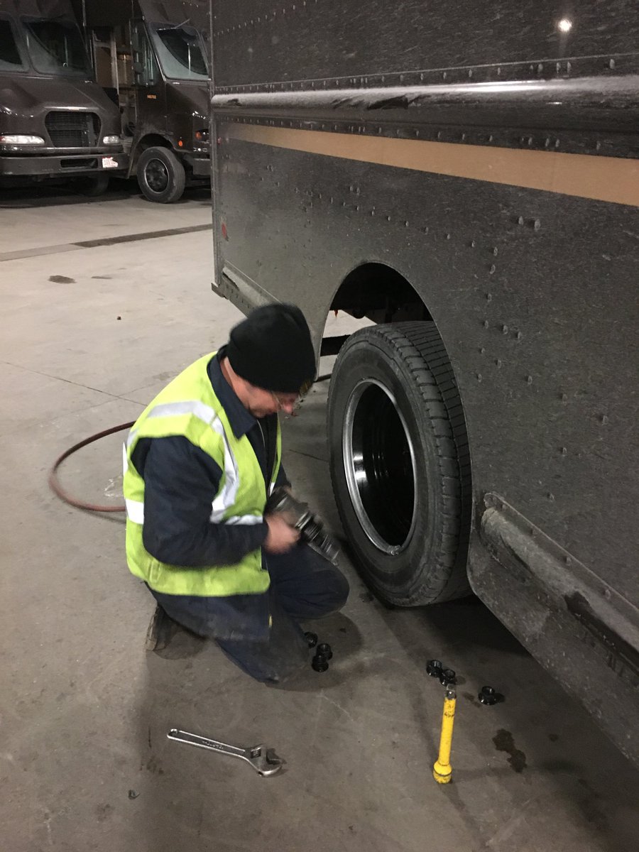 Brian Harton safely removing rear tires. And has all the tools ready to reinstall correctly. #caughtsafely ⁦@DesertMTUPSers⁩ ⁦<a href="/MikeBackus4/">Mike Backus</a>⁩ ⁦<a href="/kennethcherry26/">Kenneth</a>⁩