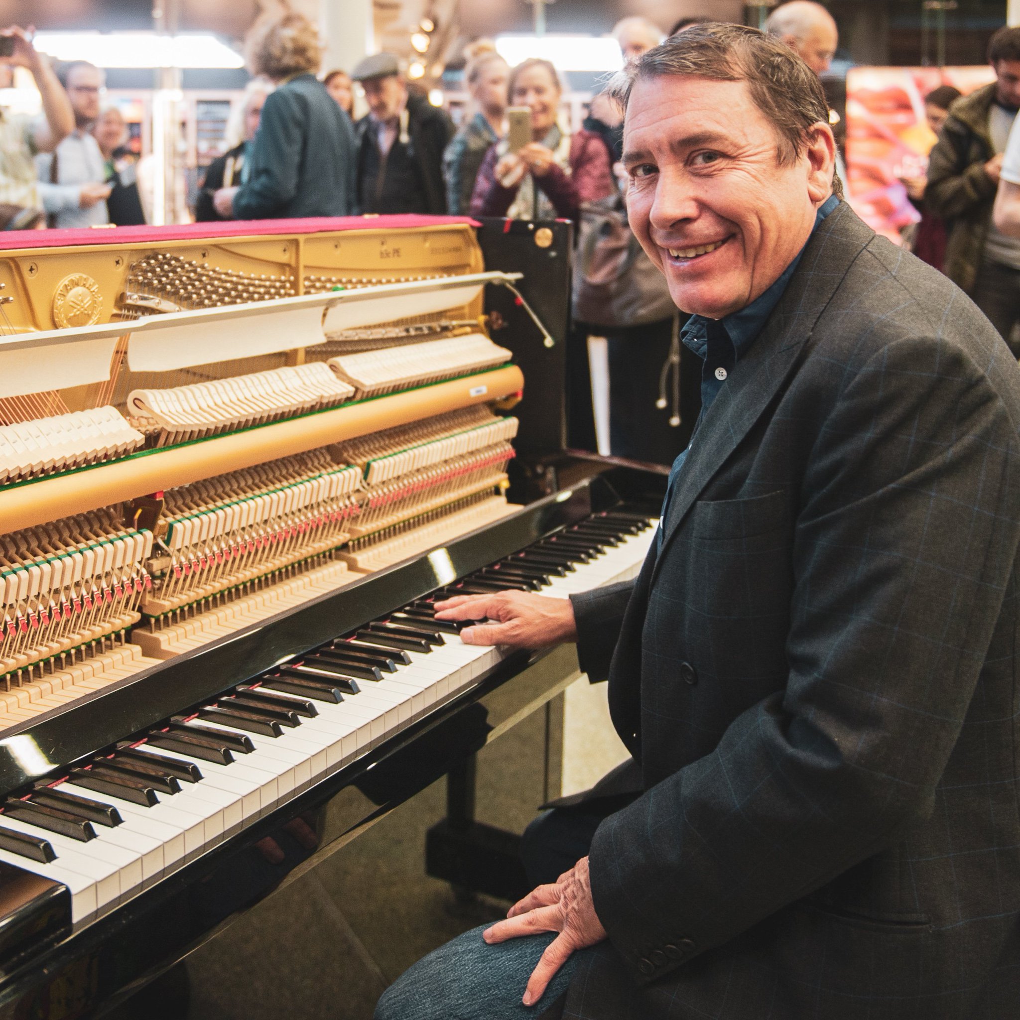 Happy Birthday to Jools Holland. 
Here\s a nice throwback to his visit in 2016. 