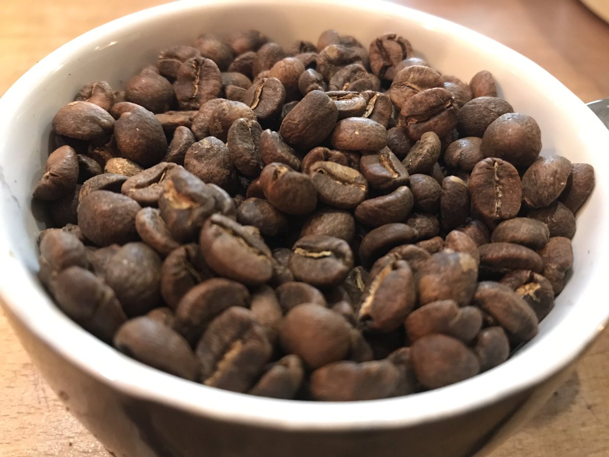Today we’ve got Costa Rica Hermosa on the hopper 😋 ☕️ 

#coffee #buoycoffeehouse #costaricahermosa #costaricancoffee #onthehopper #greysealcoffee #coffeebeans #artisan #thirdwavecoffee #lightmediumroast #blakeney