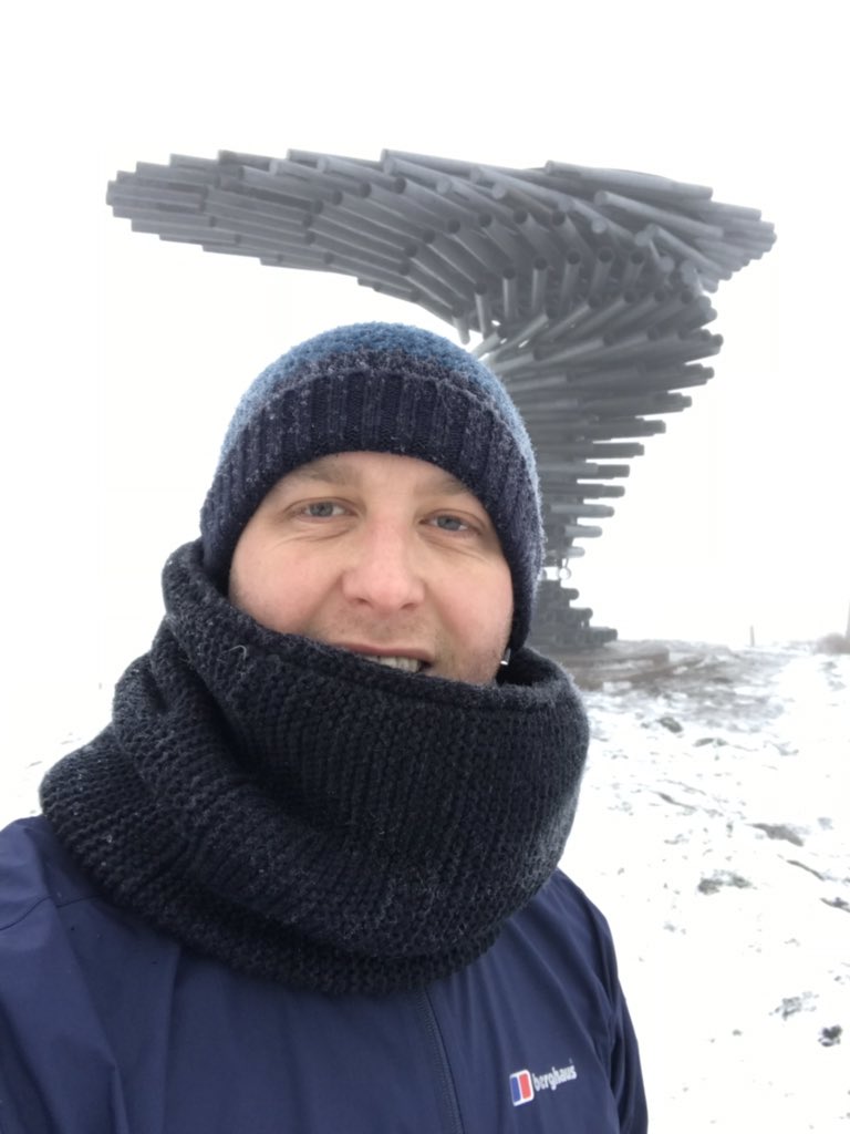 MrCEmmerson's tweet image. Good morning from a snowy and foggy #SingingRingingTree