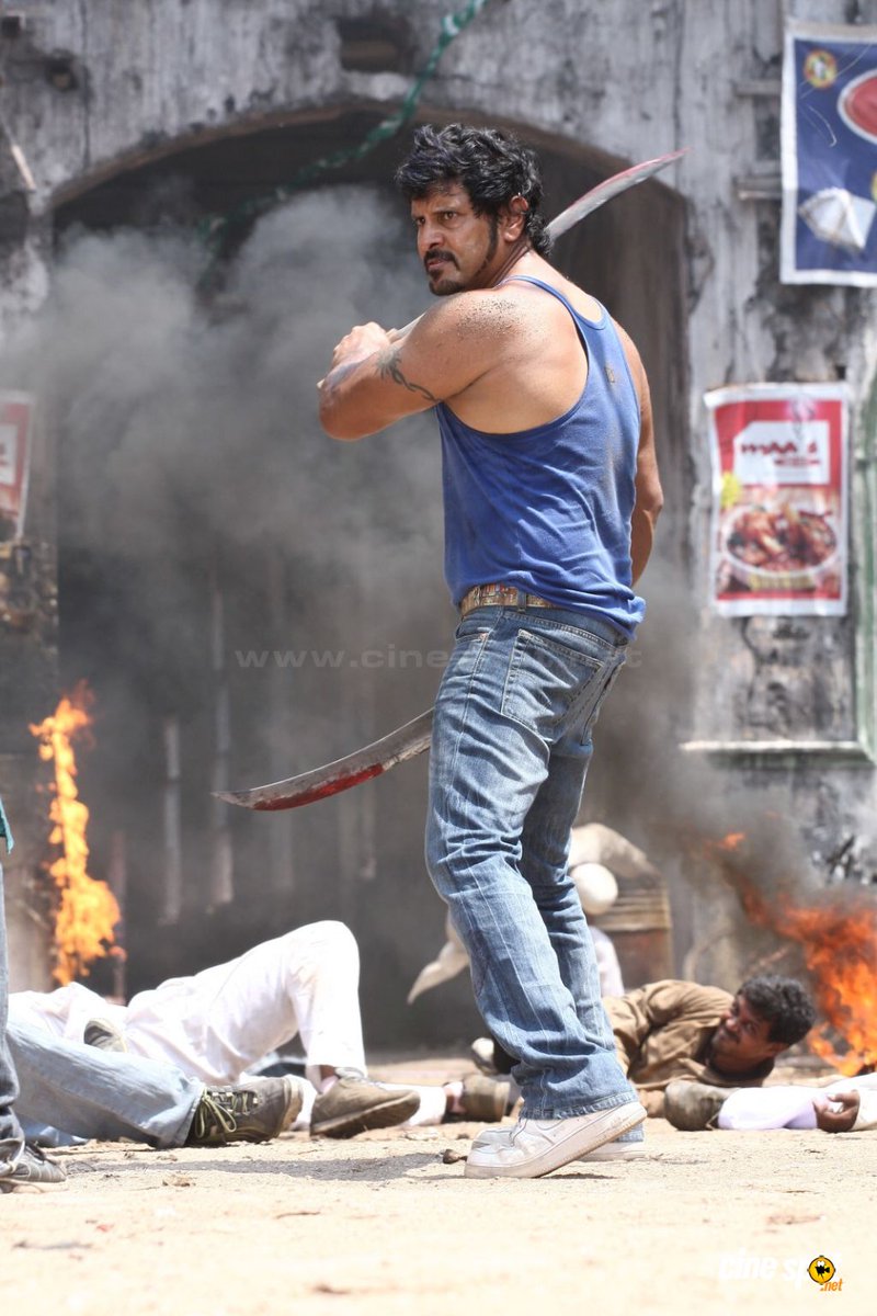 sura_selvam's tweet image. "Be strong. Be brave. Be bold."💙
#ChiyaanVikram #Rajapattai movie #Full_HD images in #1080p