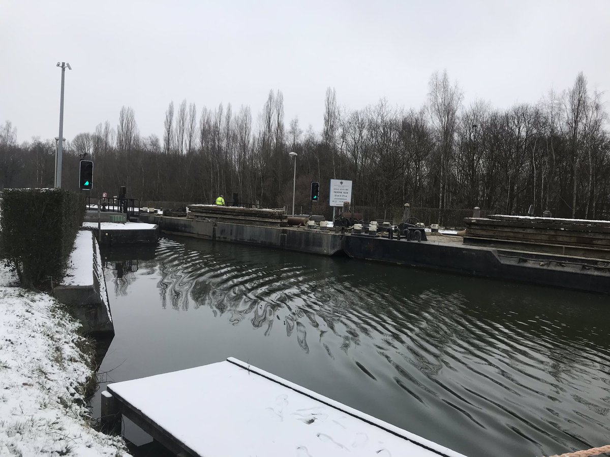 rob_televisie's tweet photo. Vlaams minister van Mobiliteit en Openbare Werken Ben Weyts huldigt in #Tildonk bij #Haacht nieuwe kade Hambos in https://t.co/96nv1cPi9L
