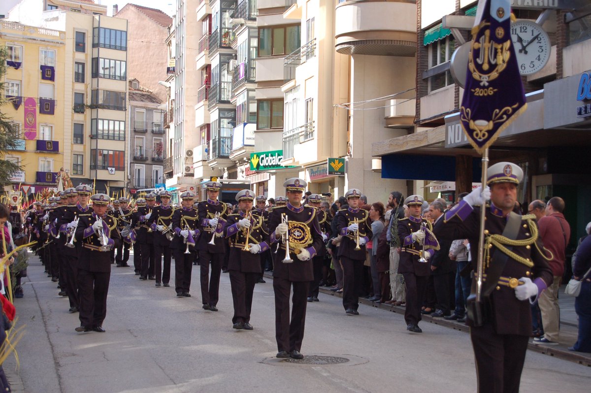 Buenos días, vamos ya preparando la cuaresma que este año vendrá plagada de novedades. La Noticia Nazarena que cada jueves compartíamos con  vosotros pasará a realizarse los viernes.
 Así que os espero a todos el viernes a las 13.20 en Cope Cuenca.
 Atención, que paso lista....