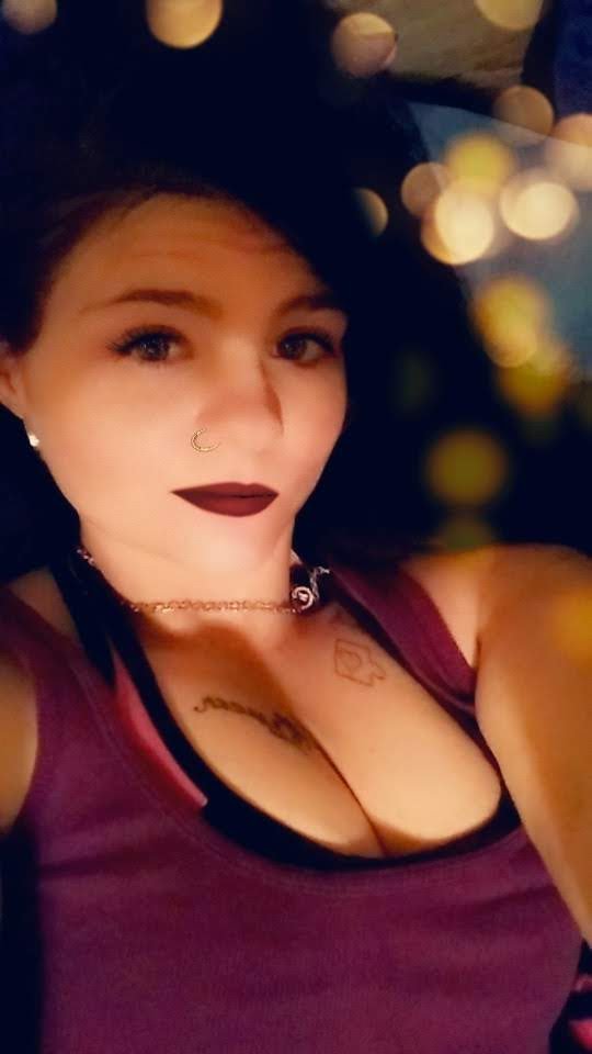 Meganette9's tweet photo. I get so irritated every time I get on this bs.... Hell errbody on here is pretty much tryna scam something or someone 🤦😒😤🖕 https://t.co/wUcnZj0SbT