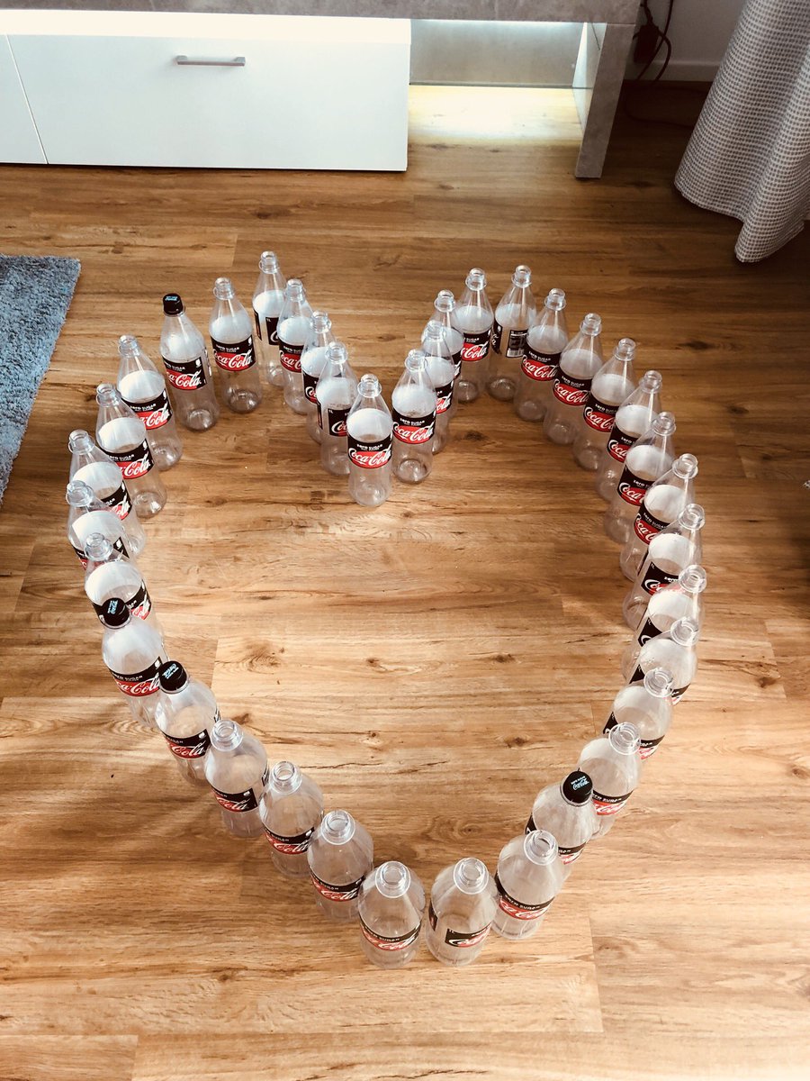 Coca Cola hat mich bei einem Kompliment verlinkt auf Twitter, da gibt es natürlich eins auf meine Art zurück <a href="/CocaCola_De/">Coca-Cola Deutschland</a> 🤣