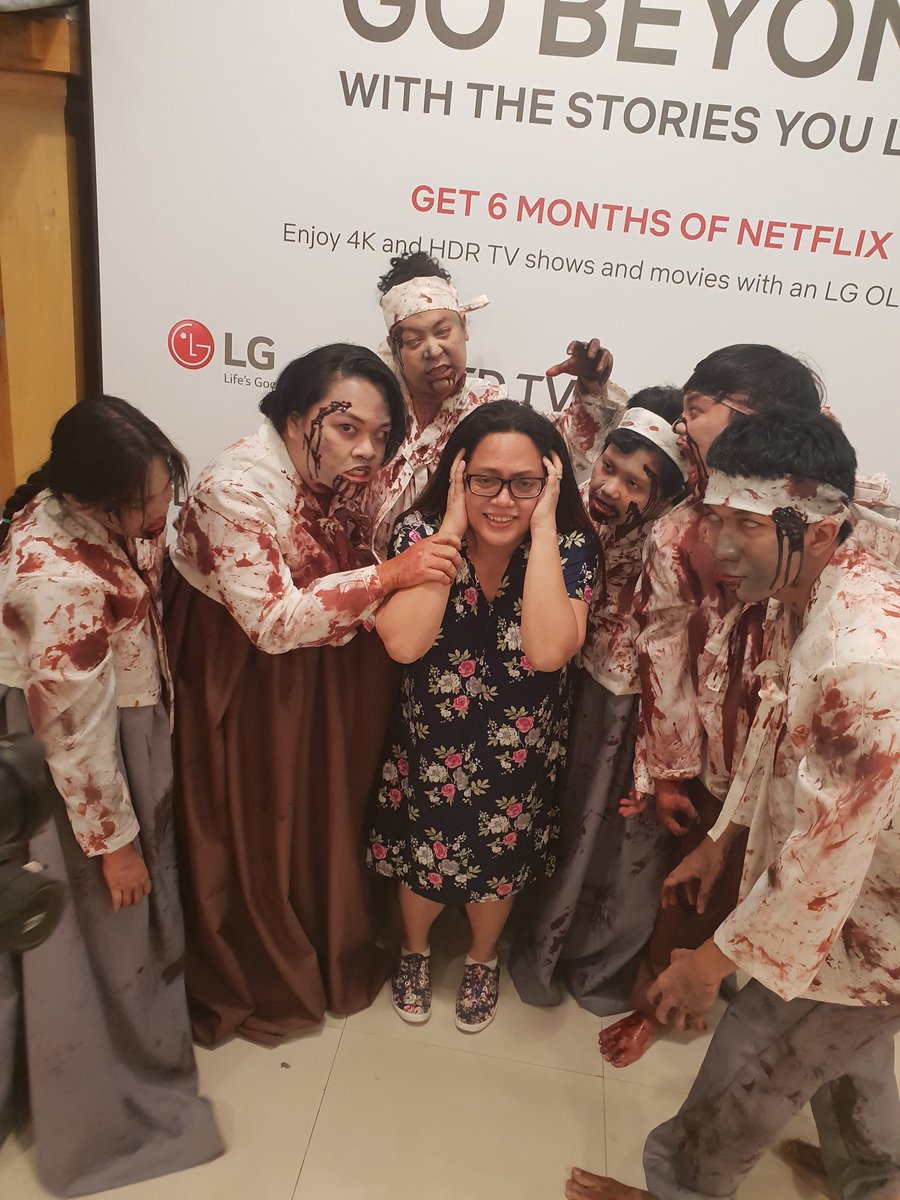 mayfairwitch's tweet image. Dream come true! Picture with zombies! 

📷 @diyarista

 #LGNetflix #LGGoBeyond #NetflixPh
