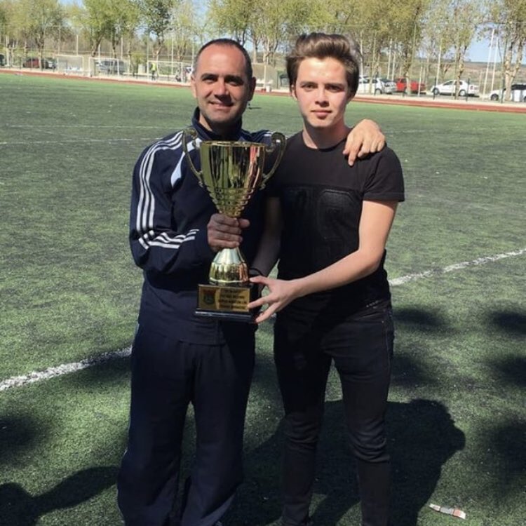 Osmanlıspor’un orta sahası 1999 doğumlu Hüseyin Dehan ile sözleşme imzalanmıştır.
Yeşil-Sarı formamız altında başarılar diliyoruz... 🔰