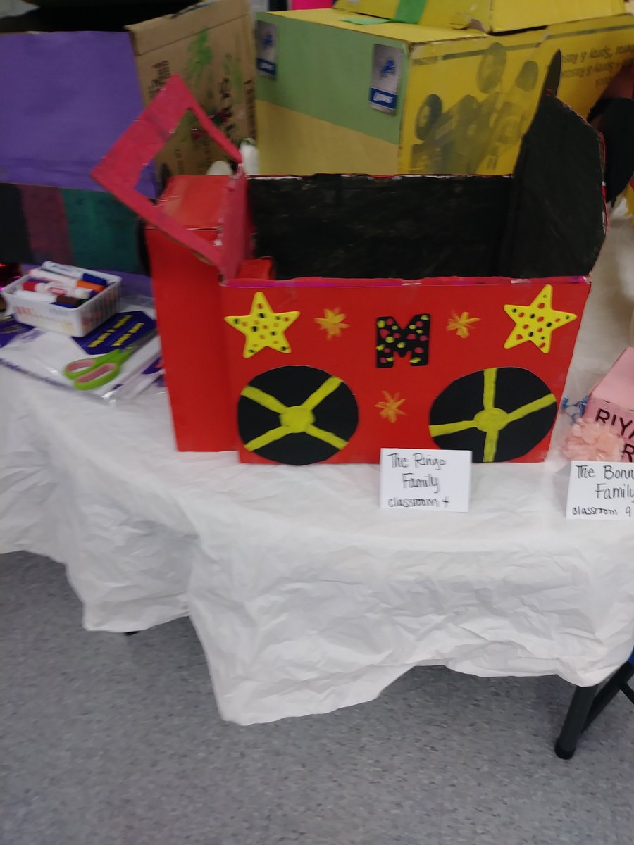 matrix_detroit's tweet photo. Today our #MatrixHeadStart Eastlake center is having their own Auto Show in the Gym!
Families were asked to create their own box car for display at the show - a fun child & family activity! Participants received tickets to attend the show!
#MatrixMission #DetroitFam #Detroit https://t.co/uJa358LWhj