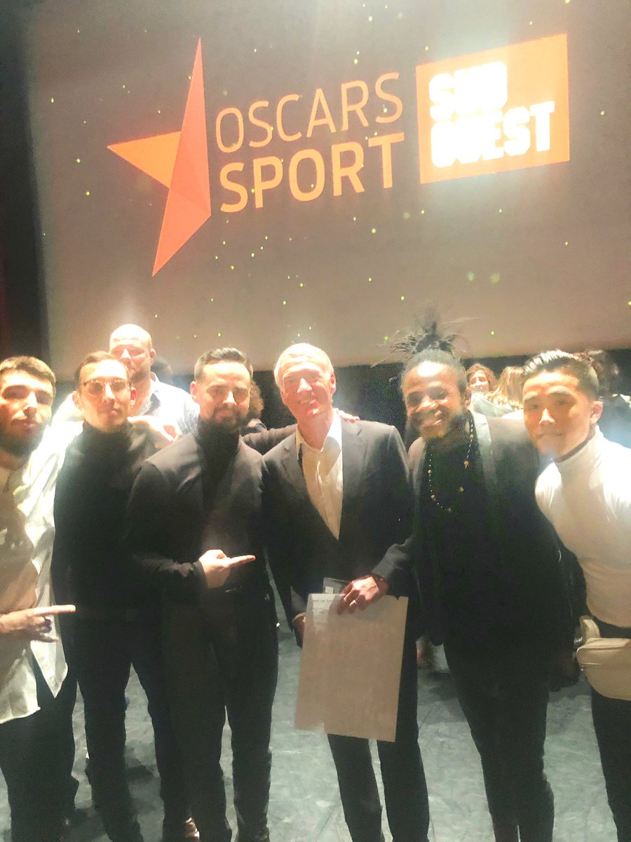 ALLinDanceCrew's tweet photo. @ALLinDanceCrew avec #DidierDeschamps 

Show Guest aux récompenses aux 56 ème Cérémonie des #oscarsdusport de @sudouest au Casino Barrière à Bordeaux https://t.co/HxVHszUYAo