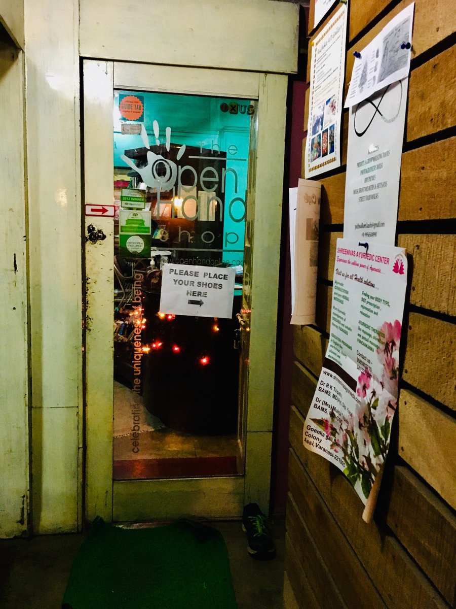 creambeefsoda's tweet image. 真夜中に来てしまった。居心地最高だがどうやって帰ろうかなぁ
外の喧騒とカフェの静けさが心地良き。
#openhand #バラナシ