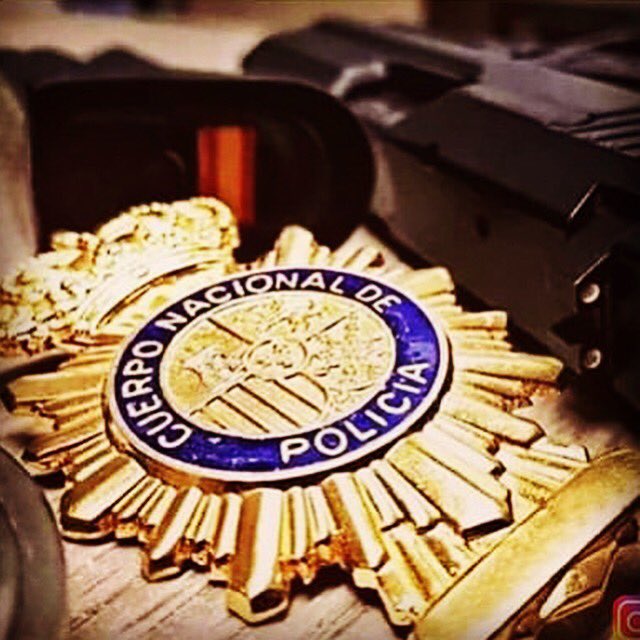 AJPOL_jerez's tweet photo. Si no fuera duro todo el mundo lo haría. Es la dureza lo que lo hace grande.
.
#juevesmotivadores
.
#XXXVI #CNP #policia #policianacional #escalabasica #opozulo #opocnp #oposiciones #opositora #ajpol #oposiciones2018 #motivation #motivacion #somospolicias #bluebrothers #ajpol https://t.co/OKvpuudc0J